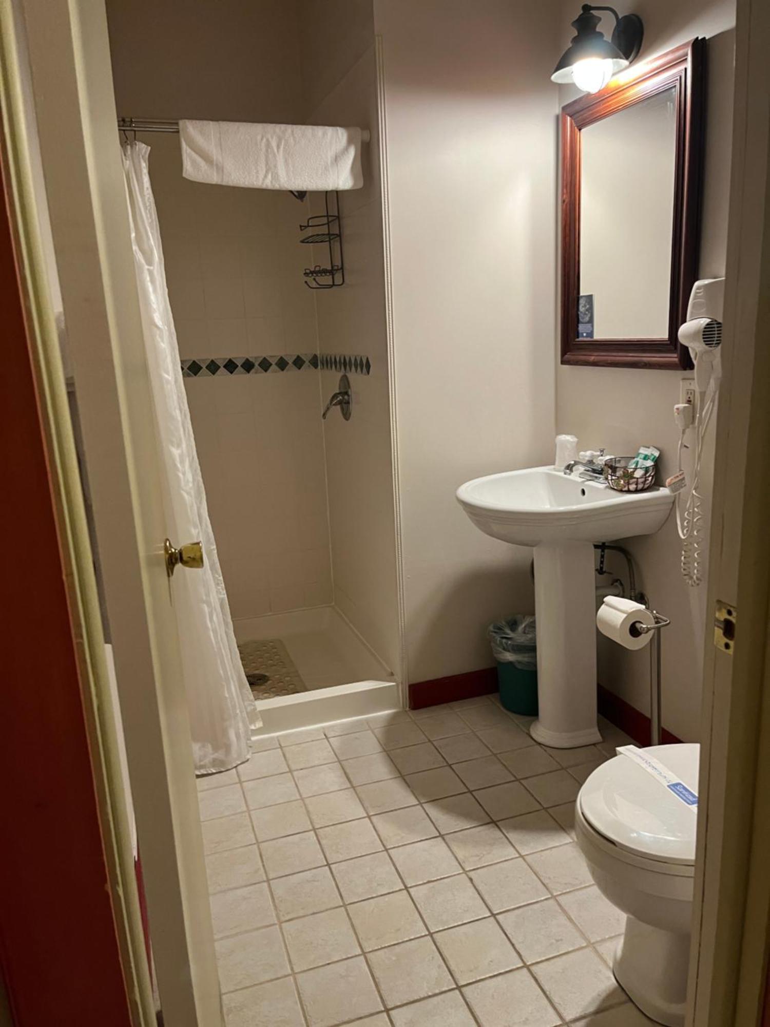 Vinehurst Inn & Suites 해먼즈포트 외부 사진