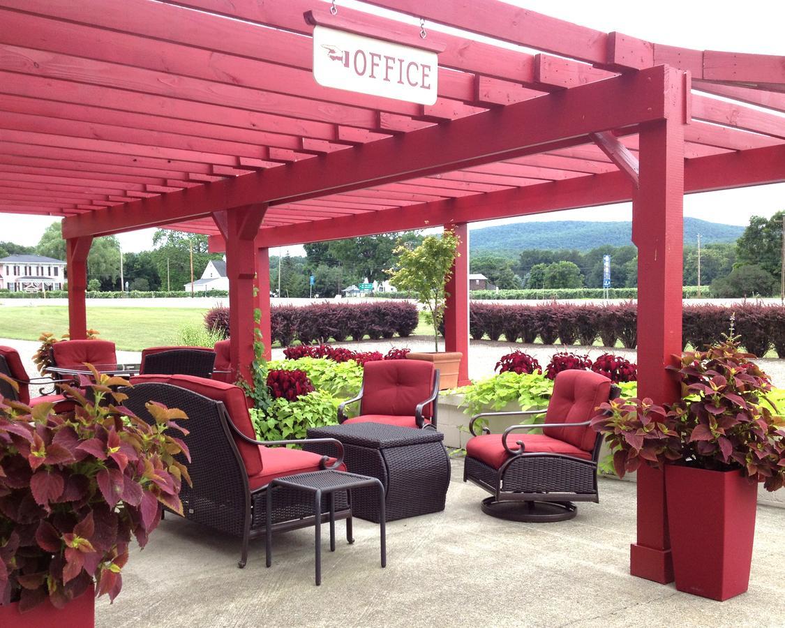 Vinehurst Inn & Suites 해먼즈포트 외부 사진